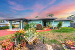 1156 Lemon Bay Dr, VENICE