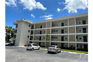 7461 W Country Club Dr N #208, SARASOTA