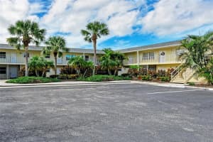 370 Base Ave E #208, VENICE