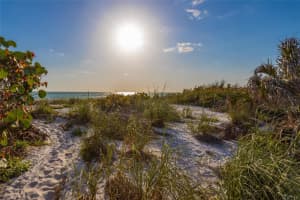 560 Gulf Bay Rd, LONGBOAT KEY
