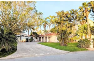173 Bath Club Blvd N, NORTH REDINGTON BEACH