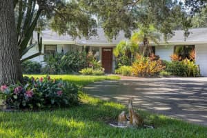 3010 E Forest Lake Dr, SARASOTA