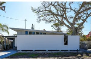 132 Harrison Dr, SARASOTA