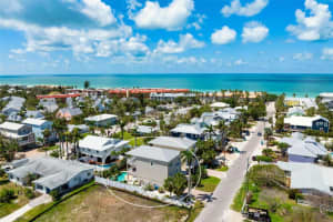 215 65th St, HOLMES BEACH