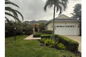 7714 Ashley Cir, SARASOTA