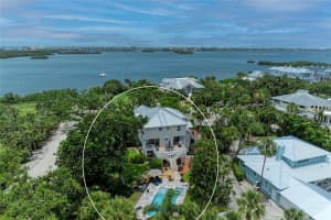 8963 Fishermens Bay Dr, SARASOTA