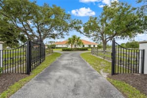 7025 Saddle Creek Cir, SARASOTA