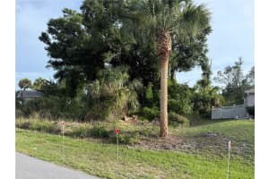 365 La Playa Ln, PORT CHARLOTTE