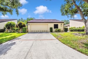3905 Glen Oaks Manor Dr, SARASOTA