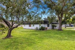 3911 Panola Ln, SARASOTA
