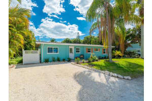 307 57th St, HOLMES BEACH