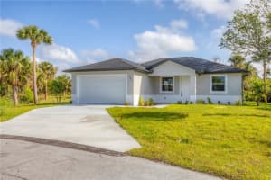 102 Arrow Ln, ROTONDA WEST