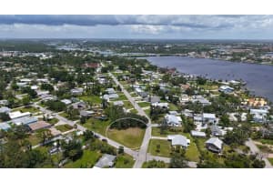 513 Pine Rd, NOKOMIS