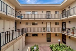 2763 Woodgate Ln #211, SARASOTA