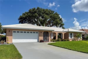 107 Corot Dr, NOKOMIS