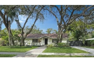 1763 South Dr, SARASOTA