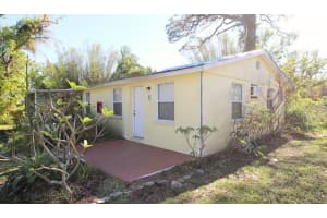 255 Pineapple St #3, ENGLEWOOD