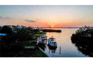 1521 Bay Point Dr, SARASOTA