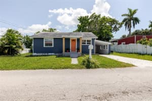 10562 Lake Dr, SEMINOLE