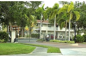 900 La Costa Cir #6, SARASOTA