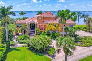 2708 Bay Dr, BRADENTON