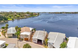 33 Starboard Dr, VENICE