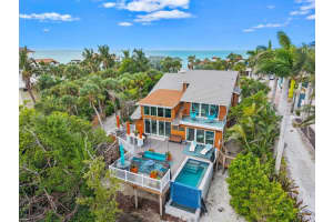 140 N Casey Key Rd, OSPREY