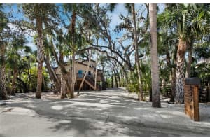 3376 S Seclusion Dr, SARASOTA