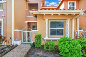 5844 Siena Ln, HOLLYWOOD