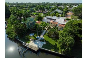 5645 America Dr, SARASOTA