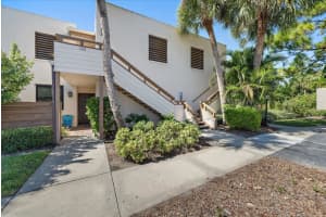 182 Pineneedle Dr, BRADENTON