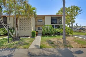 2415 Bayshore Gardens Pkwy #8, BRADENTON