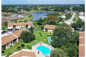 2640 Clubhouse Dr #203, SARASOTA