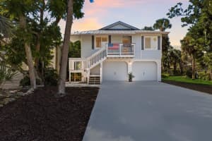 221 Island Cir, SARASOTA