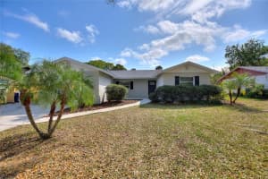 3301 Woodmont Dr, SARASOTA