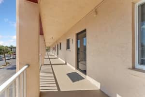 3915 Lake Bayshore Dr #bldg F 306, BRADENTON