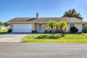 2404 Pine Ct, NOKOMIS