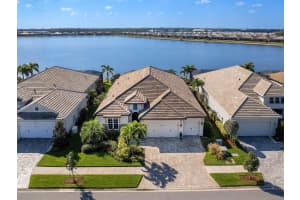 8119 Waterbend Trl, SARASOTA