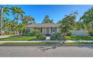 121 24th St W, BRADENTON