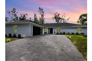 749 Tropical Cir, SARASOTA