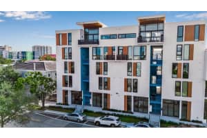 1558 4th St #208, SARASOTA