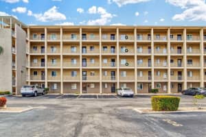 3564 Lake Bayshore Dr #203, BRADENTON