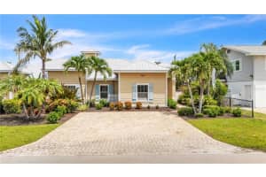 302 67th St, HOLMES BEACH