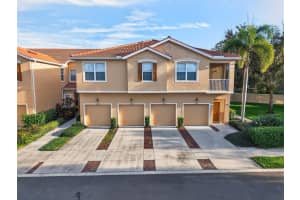 3685 Parkridge Cir #8-203, SARASOTA