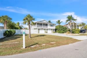 8302 Marina Dr, HOLMES BEACH
