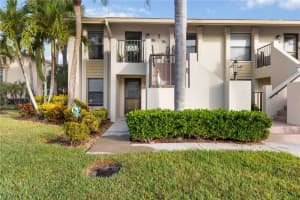 4482 Weybridge #62, SARASOTA
