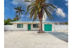 208 84th St, HOLMES BEACH