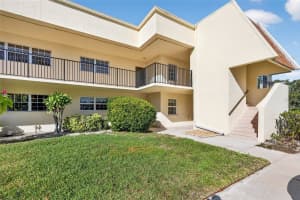 7880 Palm Aire Ln #105, SARASOTA