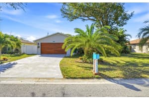 6808 Friendship Dr, SARASOTA