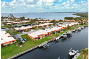 9527 Azure Cv, BRADENTON